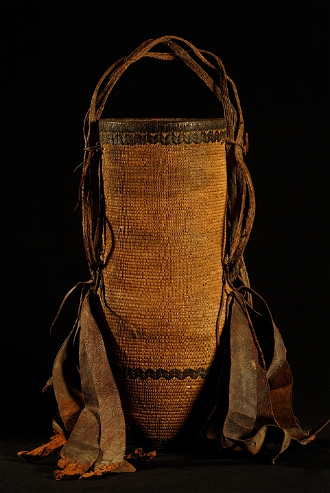 Panier oblong avec couvercle - Soudan.jpg - En vue d'une utilisation comerciale, prière de contacter le photographe. Les droits ne sont pas cédés.